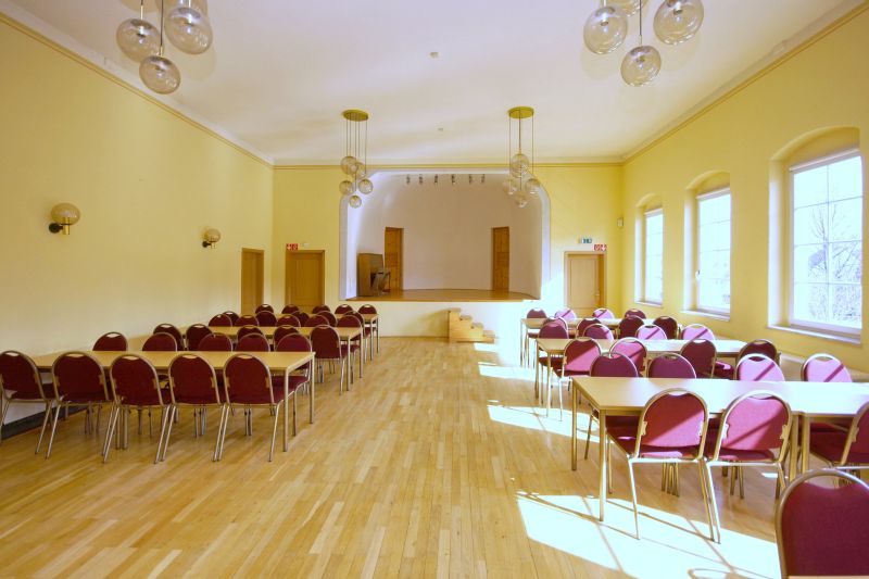 Haus der Sachsenjugend Mochau - Saal mit Bühne