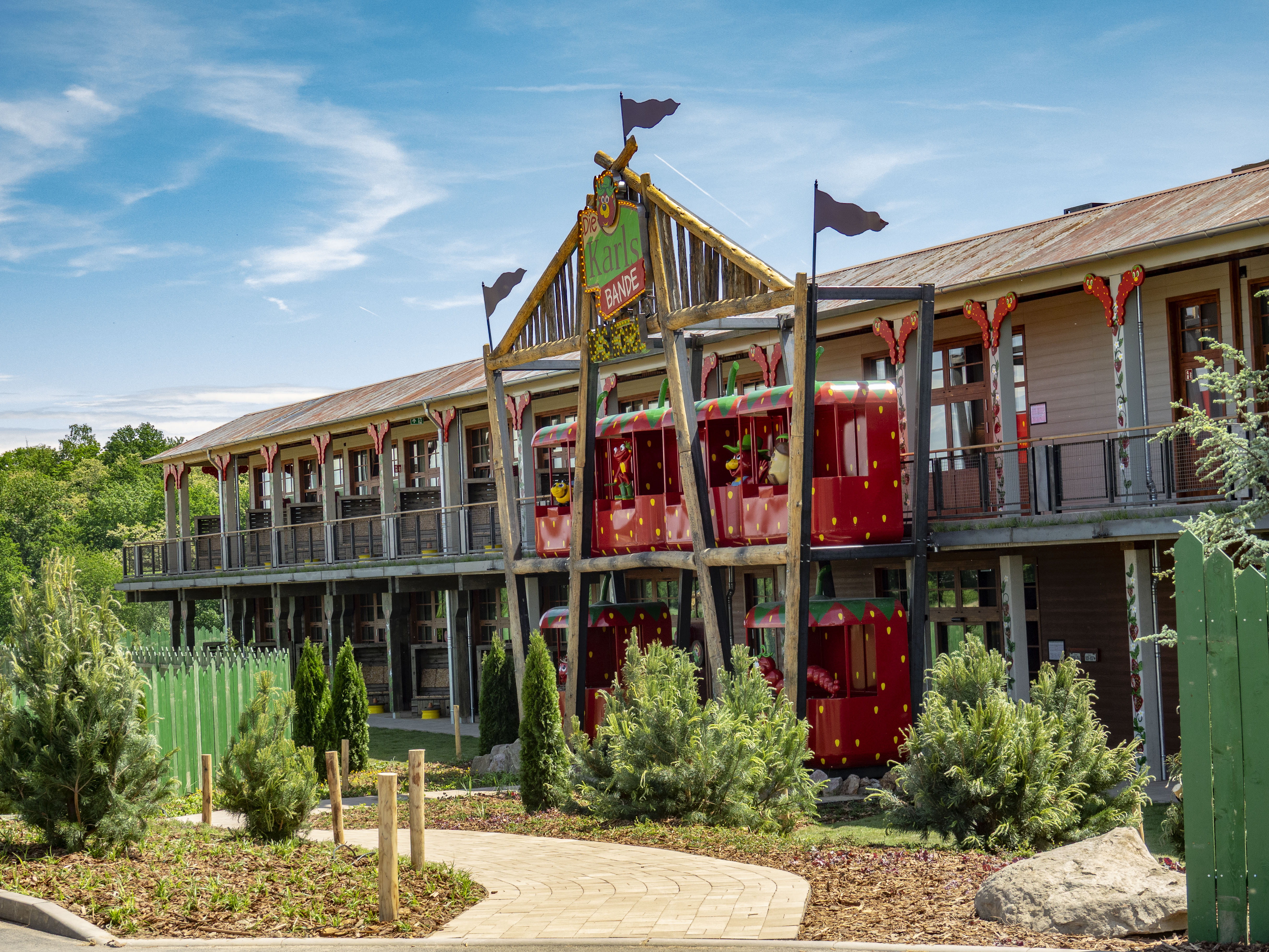 Karls Bande Hotel begrüßt die ersten Gäste 