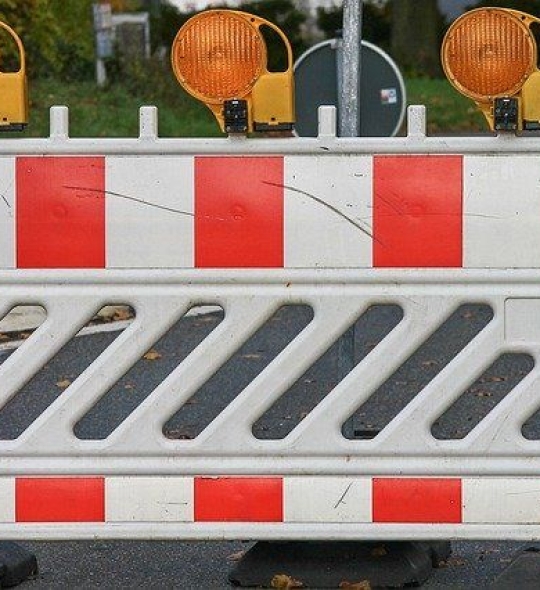 Vollsperrung Straße des Friedens zwischen Zwingerstraße und Fronstraße