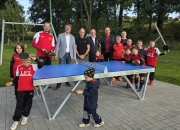 Flotter Ballwechsel auf dem Spielplatz in Mochau