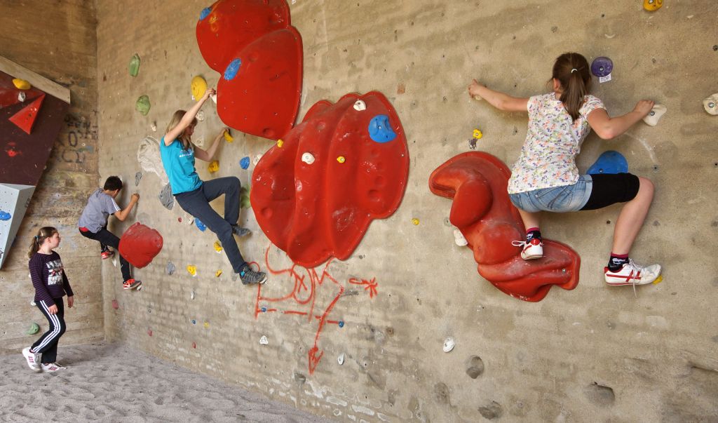 Die Kletteranlage ist bei den Kindern und Jugendlichen sehr beliebt.