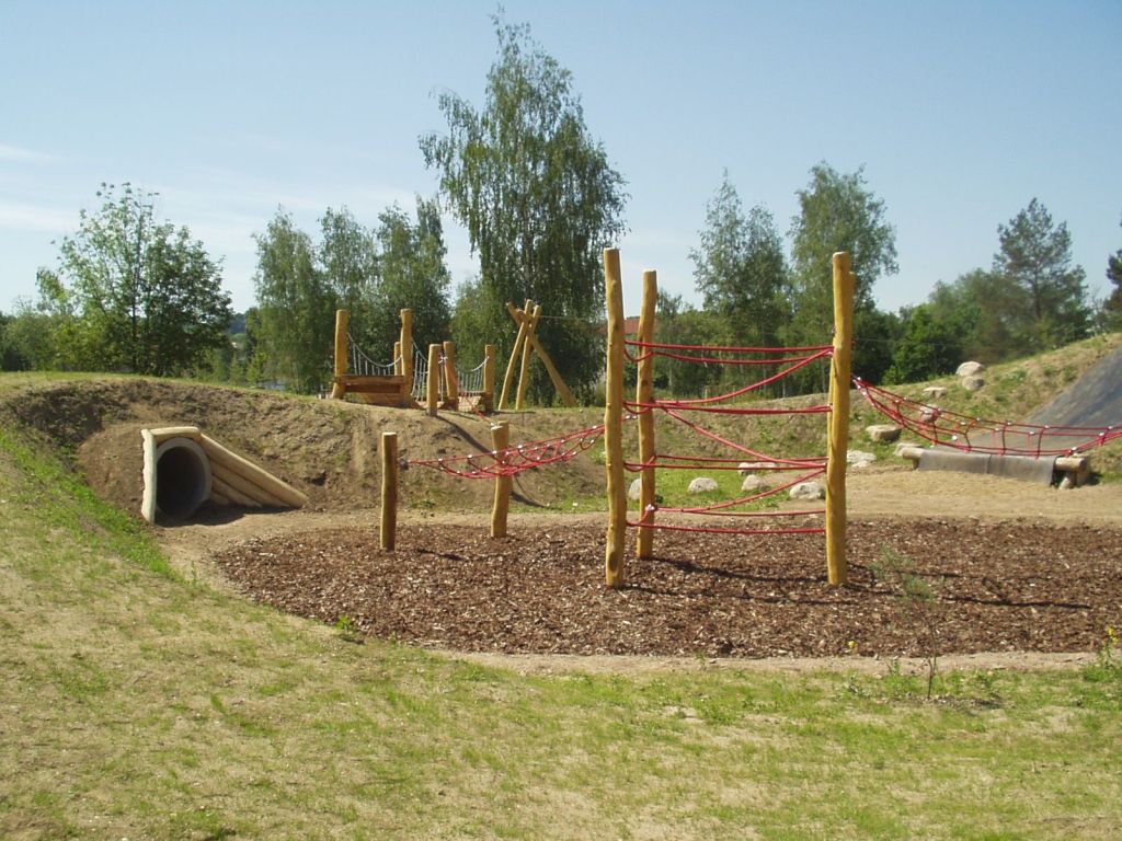 Ein Anziehungspunkt zu jeder Jahreszeit ist der natürlich gestaltete Spielplatz. 