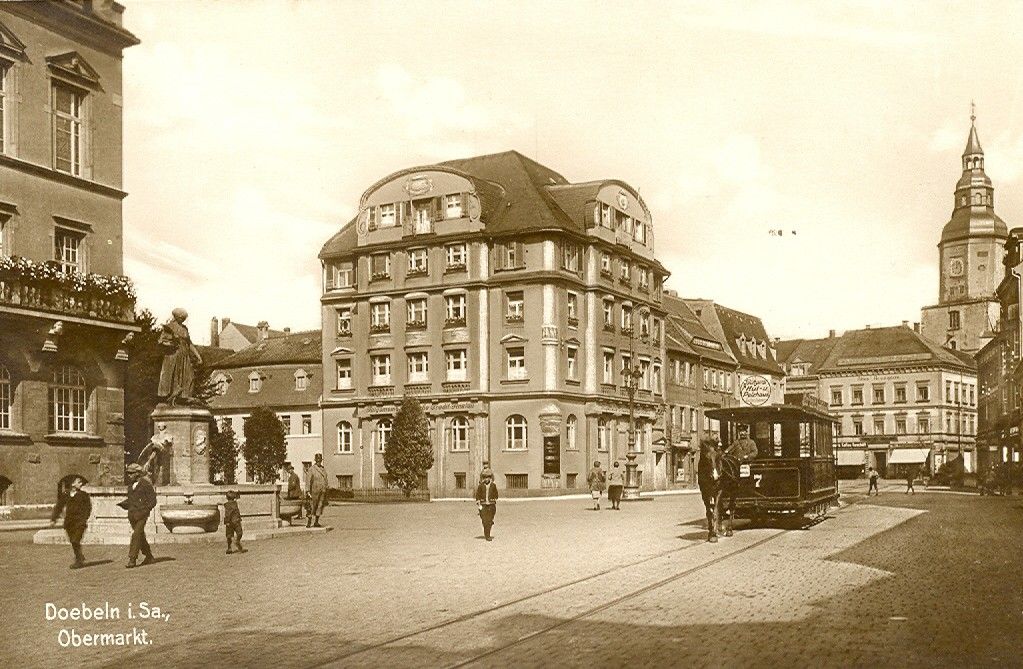 Alte Postkarte - Döbelner Pferdebahn auf dem Obermarkt um 1920 (Sammlung Traditionsverein Döbelner Pferdebahn e. V.)