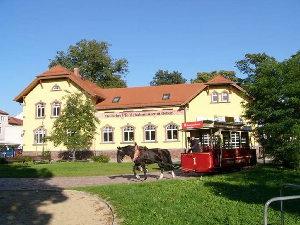 Döbelner Pferdebahn vor dem Pferdebahnmuseum 