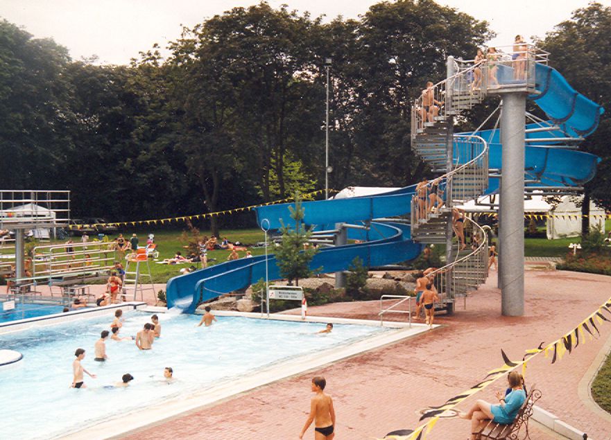 Ein Anziehungspunkt für Groß und Klein ist die Rutsche im Döbelner Freibad.