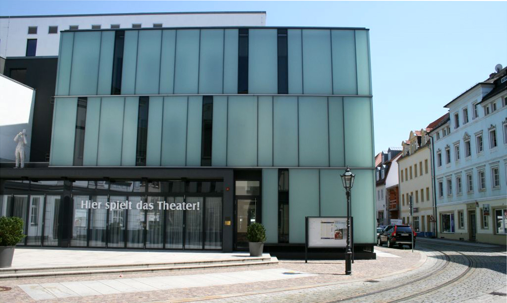 Attraktiv und modern ist die Fassade des Erweiterungsbaus des Döbelner Theaters. (Foto: Stadt Döbeln)