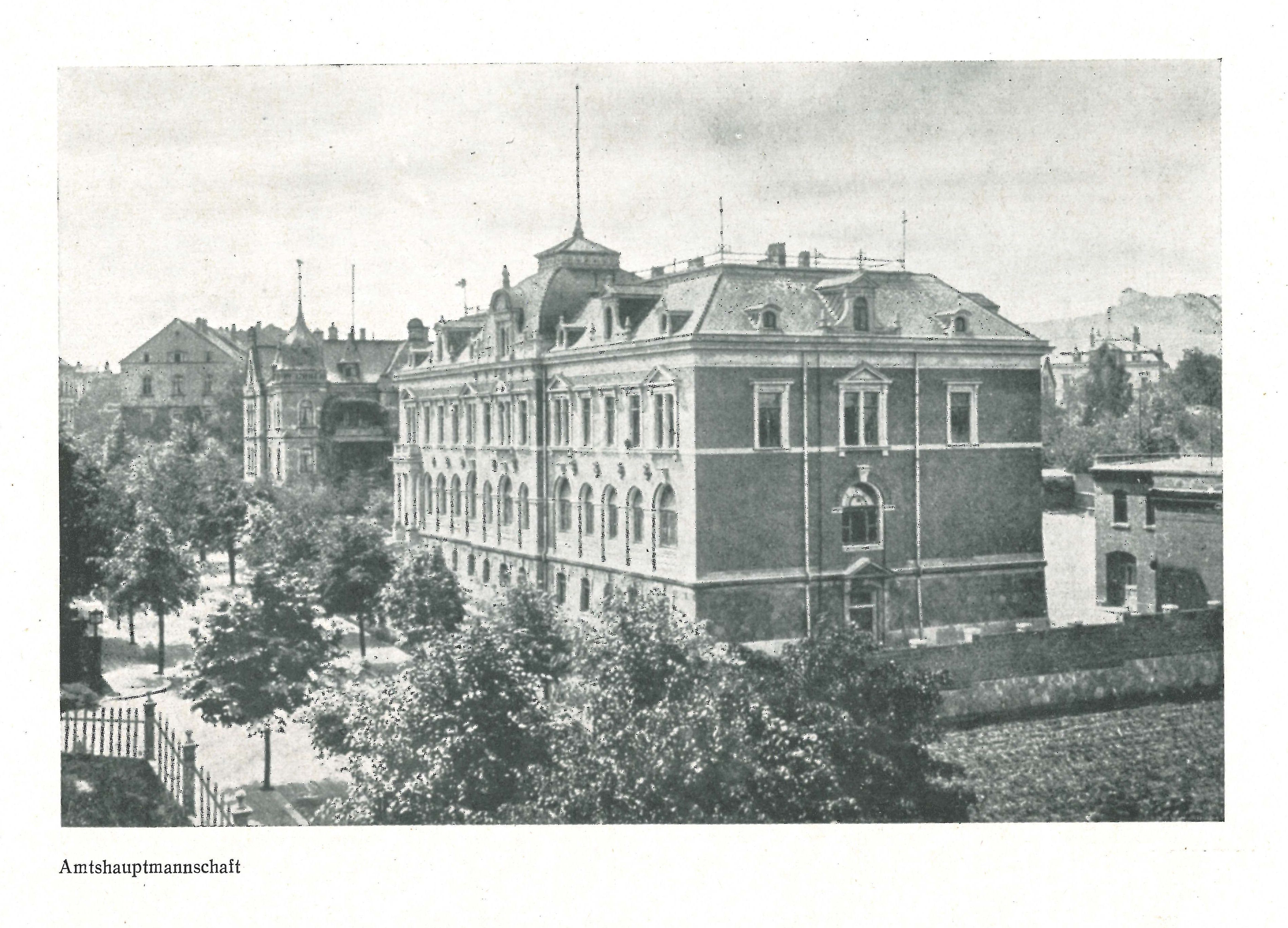 Das mittlerweile sanierte Gebäude der ehemaligen Amtshauptmannschaft (historisches Foto) wird heute vom Landratsamt Mittelsachsen genutzt. (Foto: Archiv Stadt Döbeln)