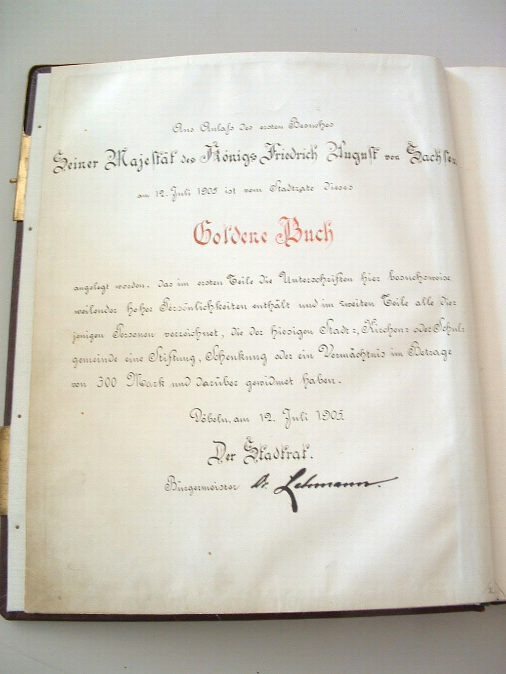 Der erste Eintrag im Goldenen Buch der Stadt Döbeln stammt von König Friedrich August III. (Foto: Archiv Stadt Döbeln)